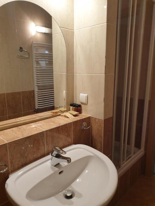 Palac Pod Kampinosem - Blisko Warszawy Leszno  Exterior foto